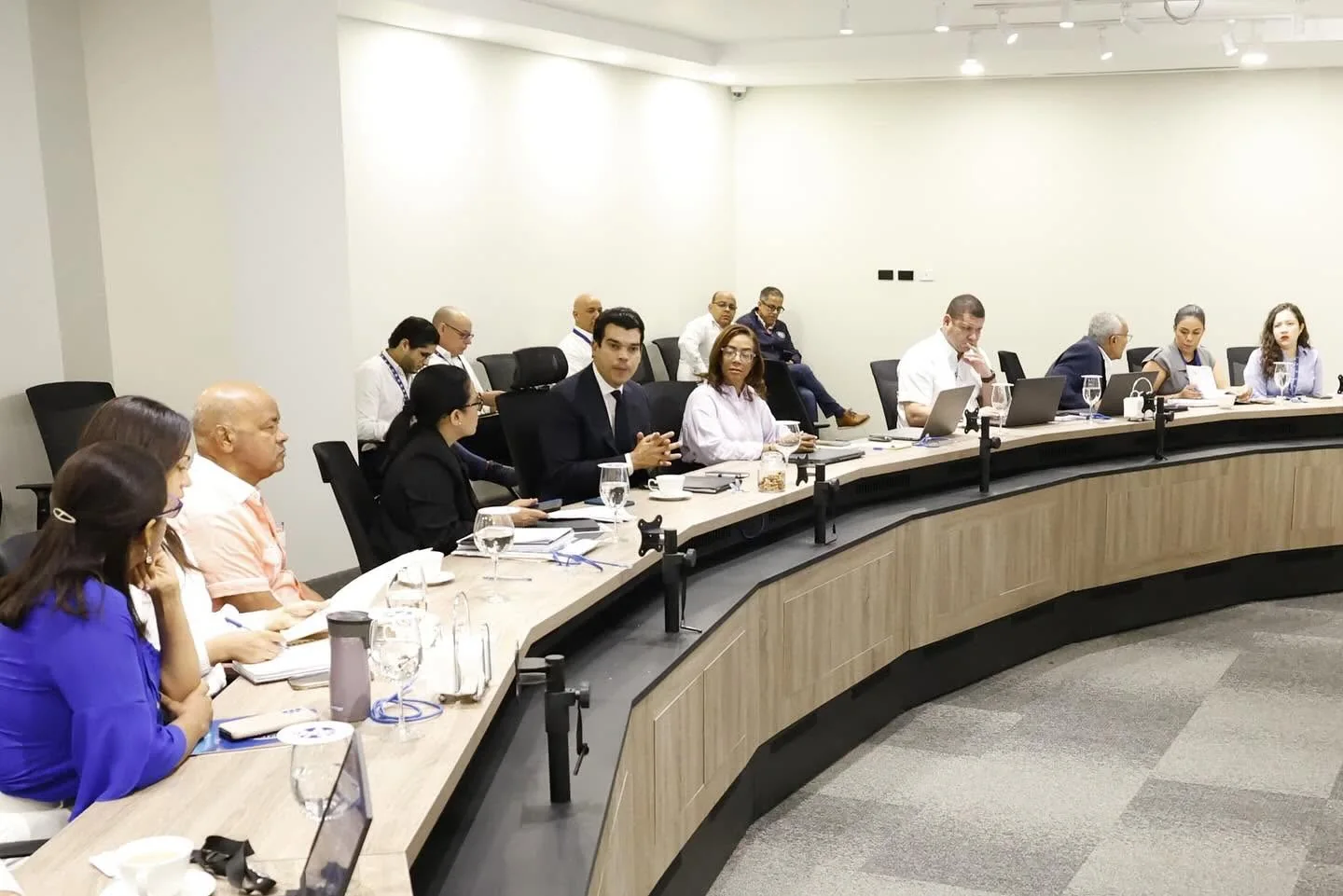 Wellington Arnaud participa en una reunión institucional de trabajo