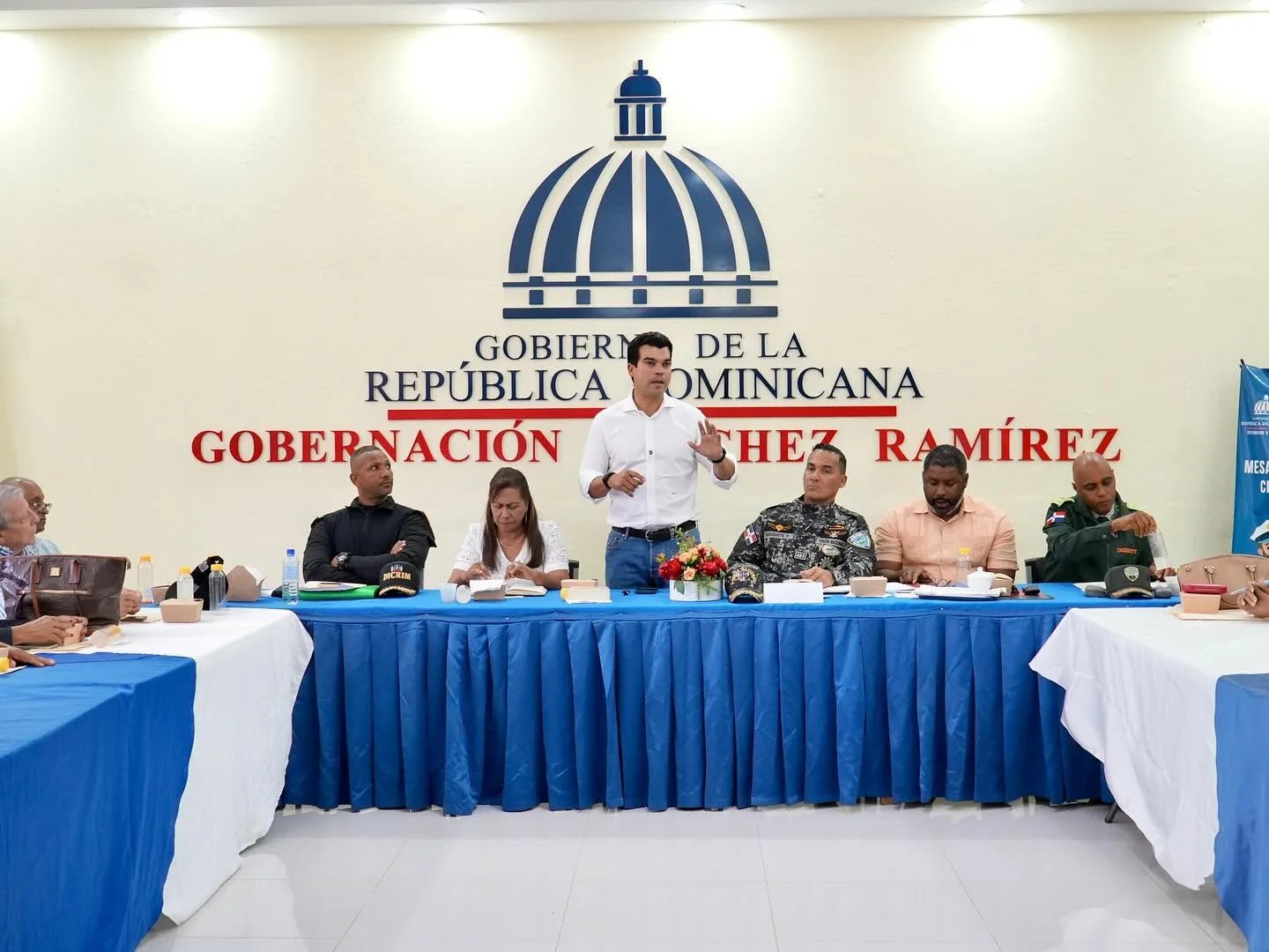 Representantes participan en una reunión regional de coordinación gubernamental.