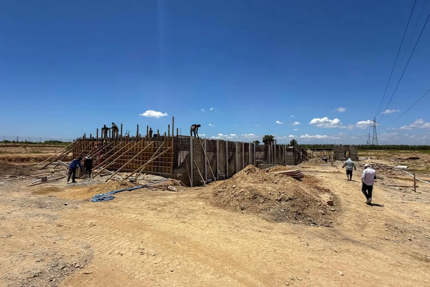 Vista de una obra de infraestructura en proceso de terminación