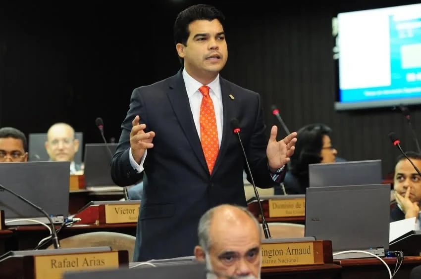 Wellington Arnaud durante una intervención en un hemiciclo